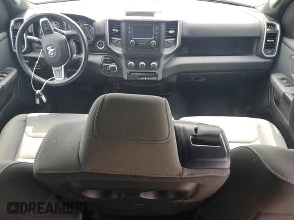 2022 Ram 1500 Big Horn z VIN 1C6RRFBG7NN206346, wystawiony jako Copart lot #67858925 z przebiegiem Nie podano mil oraz Szkoda całkowita • Salvage title. Historia ofert i sprzedaży dostępna na DreamBid. Obrazek 8.