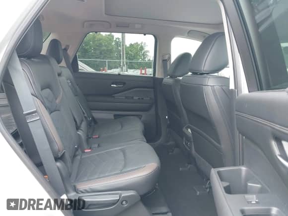 2024 Nissan Pathfinder Platinum с VIN 5N1DR3DJXRC298866, выставлен на аукционе IAAI как лот 42607262 с пробегом 4 683 миль миль и . История ставок и продаж доступна на DreamBid. Изображение 8.