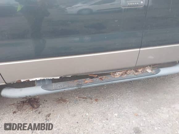 2004 Ford F-150 XLT z VIN 1FTPX14524NB96215, wystawiony jako IAAI lot #43552974 z przebiegiem 241 495 mil mil oraz . Historia ofert i sprzedaży dostępna na DreamBid. Obrazek 14.