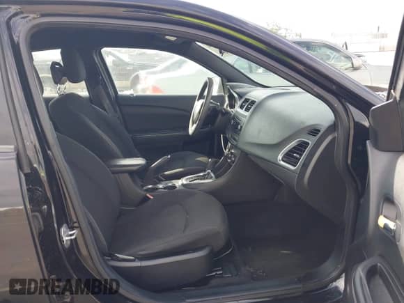 2013 Dodge Avenger SE z VIN 1C3CDZABXDN621457, wystawiony jako IAAI lot #43442384 z przebiegiem 137 513 mil mil oraz . Historia ofert i sprzedaży dostępna na DreamBid. Obrazek 5.