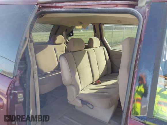 2002 Dodge Caravan Sport with VIN 1B4GP453X2B629757, listed as a IAAI auction lot 41773669 with 165,852 mi miles and . Bid and sale history available at DreamBid. Image 8.