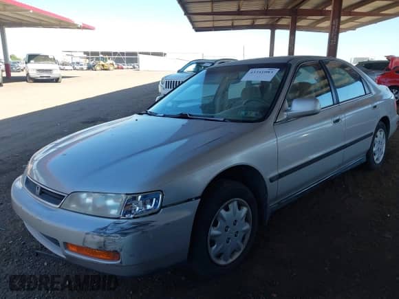 1996 Honda Accord LX с VIN 1HGCD5631TA293035, выставлен на аукционе IAAI как лот 43341083 с пробегом 105 735 миль миль и . История ставок и продаж доступна на DreamBid. Изображение 2.
