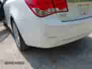 2013 Chevrolet Cruze 2LT z VIN 1G1PE5SB2D7124577, wystawiony jako IAAI lot #43159043 z przebiegiem 205 554 mil mil oraz . Historia ofert i sprzedaży dostępna na DreamBid. Obrazek 12.