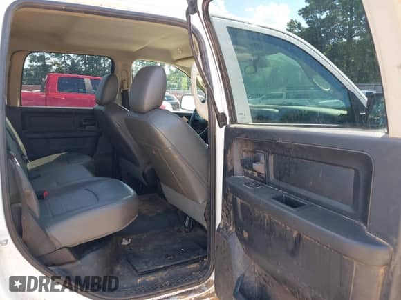 2017 Ram 1500 Tradesman z VIN 1C6RR6ST9HS605293, wystawiony jako IAAI lot #43151679 z przebiegiem 183 474 mil mil oraz . Historia ofert i sprzedaży dostępna na DreamBid. Obrazek 8.