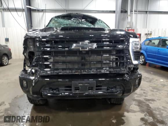 2024 Chevrolet Silverado 3500HD LTZ z VIN 2GC4YUEY3R1199871, wystawiony jako Copart lot #59727175 z przebiegiem Nie podano mil oraz Szkoda całkowita • Salvage title. Historia ofert i sprzedaży dostępna na DreamBid. Obrazek 5.