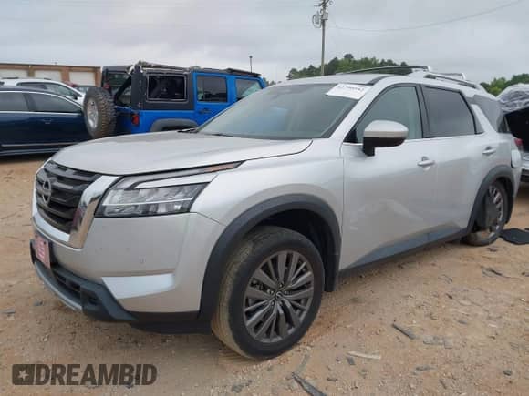 2024 Nissan Pathfinder SL z VIN 5N1DR3CB2RC240065, wystawiony jako IAAI lot #42790542 z przebiegiem 25 252 mil mil oraz . Historia ofert i sprzedaży dostępna na DreamBid. Obrazek 2.