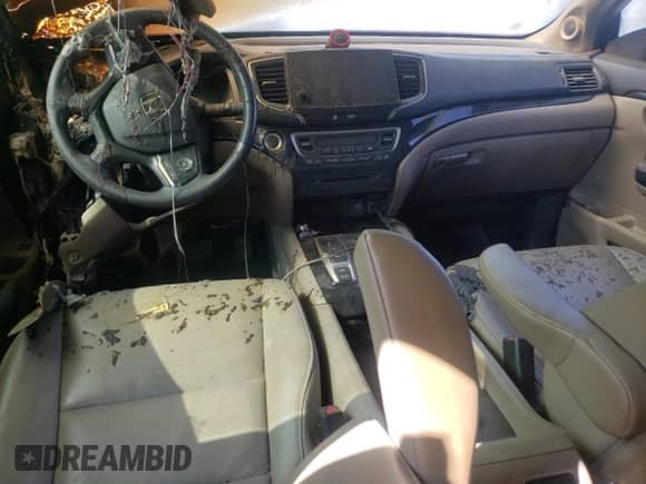 2021 Honda Pilot Touring 8-Passenger z VIN 5FNYF5H97MB024661, wystawiony jako Copart lot #59338055 z przebiegiem Nie podano mil oraz Szkoda całkowita • Salvage title. Historia ofert i sprzedaży dostępna na DreamBid. Obrazek 8.