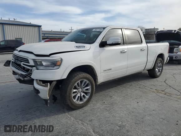 2021 Ram 1500 Laramie z VIN 1C6SRFRT4MN831791, wystawiony jako Copart lot #50211585 z przebiegiem 111 961 mil mil oraz Szkoda całkowita • Salvage title. Historia ofert i sprzedaży dostępna na DreamBid. Obrazek 1.
