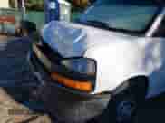 2018 Chevrolet Express Cargo z VIN 1GCWGBFP1J1315181, wystawiony jako IAAI lot #43227788 z przebiegiem 202 417 mil mil oraz . Historia ofert i sprzedaży dostępna na DreamBid. Obrazek 6.