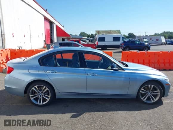 2014 BMW 3 Series 328i xDrive с VIN WBA3B3G54ENR81581, выставлен на аукционе IAAI как лот 43239396 с пробегом 52 259 миль миль и . История ставок и продаж доступна на DreamBid. Изображение 13.