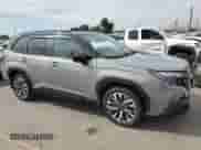 2025 Subaru Forester Touring Hybrid z VIN JF2SLSTD1SH404053, wystawiony jako Copart lot #71064145 z przebiegiem 3 075 mil mil oraz Szkoda całkowita • Salvage title. Historia ofert i sprzedaży dostępna na DreamBid. Obrazek 4.