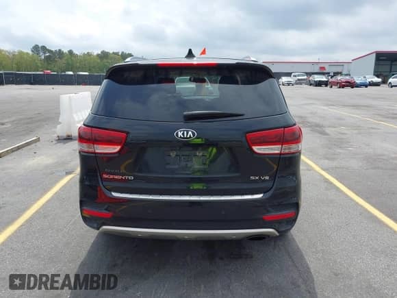 2016 Kia Sorento SX с VIN 5XYPK4A51GG005030, выставлен на аукционе IAAI как лот 41880424 с пробегом 181 955 миль миль и . История ставок и продаж доступна на DreamBid. Изображение 16.