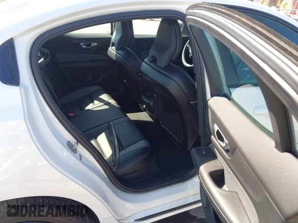 2024 Volvo S60 Plus Black Edition z VIN 7JRL12FH5RG314705, wystawiony jako IAAI lot #42331885 z przebiegiem 289 mil mil oraz . Historia ofert i sprzedaży dostępna na DreamBid. Obrazek 8.