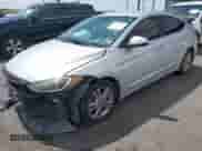 2017 Hyundai Elantra SE z VIN 5NPD84LF4HH146594, wystawiony jako IAAI lot #43242324 z przebiegiem 96 036 mil mil oraz . Historia ofert i sprzedaży dostępna na DreamBid. Obrazek 2.