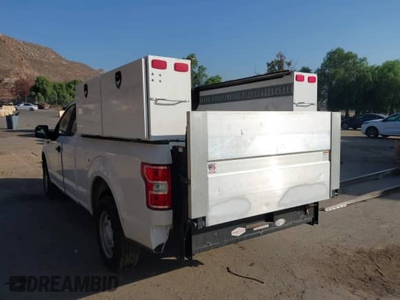 2019 Ford F-150 XL z VIN 1FTEX1C49KKE83579, wystawiony jako IAAI lot #43354362 z przebiegiem 94 099 mil mil oraz . Historia ofert i sprzedaży dostępna na DreamBid. Obrazek 3.