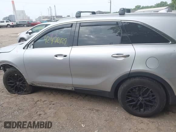 2018 Kia Sorento LX с VIN 5XYPGDA39JG348577, выставлен на аукционе IAAI как лот 42476429 с пробегом 112 018 миль миль и . История ставок и продаж доступна на DreamBid. Изображение 14.