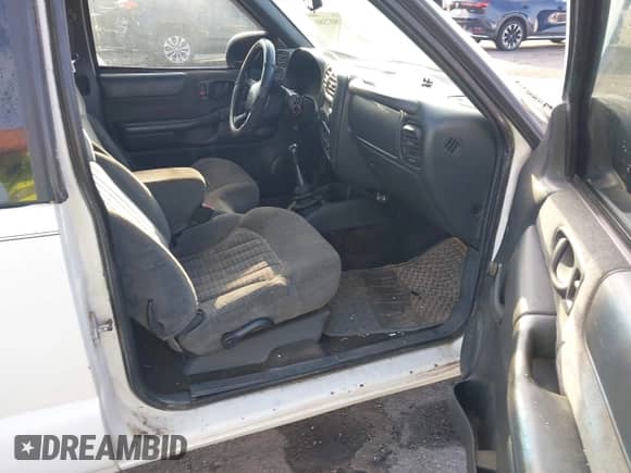 2001 Chevrolet S-10 LS with VIN 1GCCS195018252152, listed as a IAAI auction lot 42807380 with 257,893 mi miles and . Bid and sale history available at DreamBid. Image 5.