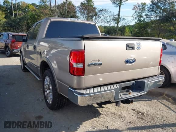 2004 Ford F-150 XLT z VIN 1FTPW12514KD80519, wystawiony jako IAAI lot #43422686 z przebiegiem 211 036 mil mil oraz . Historia ofert i sprzedaży dostępna na DreamBid. Obrazek 3.