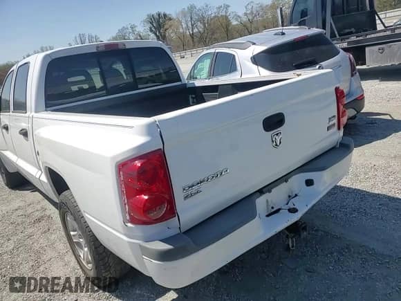 2007 Dodge Dakota SLT с VIN 1D7HE48P77S164721, выставлен на аукционе Copart как лот 49673685 с пробегом 218 861 миль миль и Списание • Salvage title. История ставок и продаж доступна на DreamBid. Изображение 11.