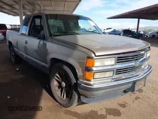 1996 Chevrolet Silverado 1500 with VIN 2GCEC19M0T1184051, listed as a IAAI auction lot 43255350 with 233,433 mi miles and . Bid and sale history available at DreamBid. Image 1.