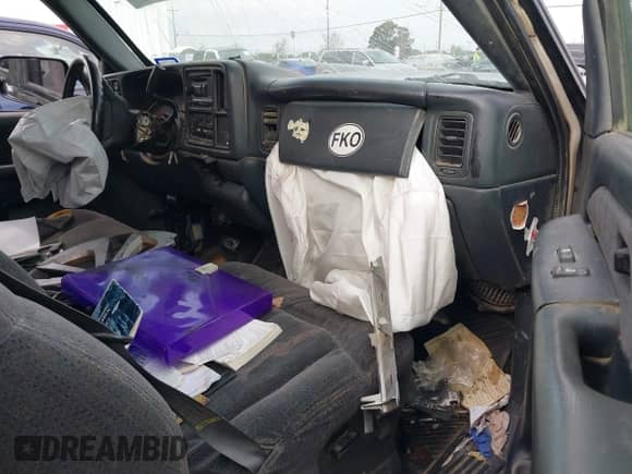 1999 Chevrolet Silverado 2500 LS z VIN 1GCGK29U8XE153524, wystawiony jako IAAI lot #41400306 z przebiegiem 240 271 mil mil oraz . Historia ofert i sprzedaży dostępna na DreamBid. Obrazek 5.