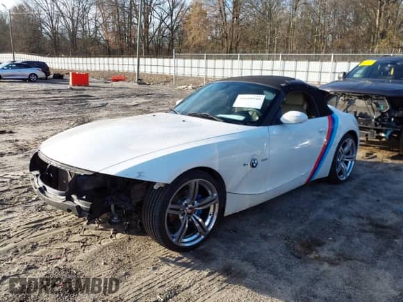 2006 BMW Z4 3.0i с VIN 4USBU33596LW66331, выставлен на аукционе IAAI как лот 41608940 с пробегом 122 838 миль миль и . История ставок и продаж доступна на DreamBid. Изображение 2.