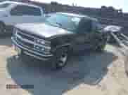 1998 Chevrolet Silverado 1500 z VIN 2GCEC19R7W1103854, wystawiony jako IAAI lot #43234033 z przebiegiem 276 944 mil mil oraz . Historia ofert i sprzedaży dostępna na DreamBid. Obrazek 17.