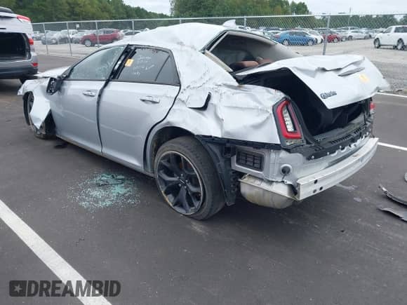 2023 Chrysler 300 Touring z VIN 2C3CCAAG9PH601116, wystawiony jako IAAI lot #43226420 z przebiegiem Nie podano mil oraz . Historia ofert i sprzedaży dostępna na DreamBid. Obrazek 3.