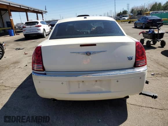 2010 Chrysler 300 C Hemi с VIN 2C3CA6CT9AH140200, выставлен на аукционе Copart как лот 50774105 с пробегом 116 408 миль миль и Списание • Salvage title. История ставок и продаж доступна на DreamBid. Изображение 6.