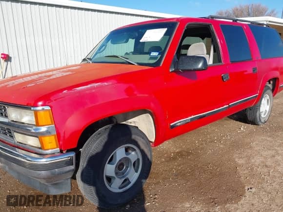 1997 Chevrolet Suburban z VIN 3GNFK16R7VG130092, wystawiony jako IAAI lot #41280028 z przebiegiem 211 493 mil mil oraz . Historia ofert i sprzedaży dostępna na DreamBid. Obrazek 6.