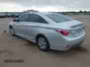 2015 Hyundai Sonata z VIN KMHEC4A42FA137994, wystawiony jako IAAI lot #42721431 z przebiegiem 151 651 mil mil oraz . Historia ofert i sprzedaży dostępna na DreamBid. Obrazek 3.