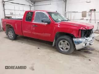 2013 Chevrolet Silverado 1500 LT z VIN 1GCRKSE75DZ153381, wystawiony jako IAAI lot #43103875 z przebiegiem 215 140 mil mil oraz . Historia ofert i sprzedaży dostępna na DreamBid. Obrazek 1.