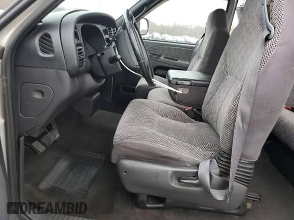 2000 Dodge 1500 with VIN 3B7HC13YXYG127623, listed as a Copart auction lot 43593555 with 99,632 mi miles and Salvage title. Bid and sale history available at DreamBid. Image 7.