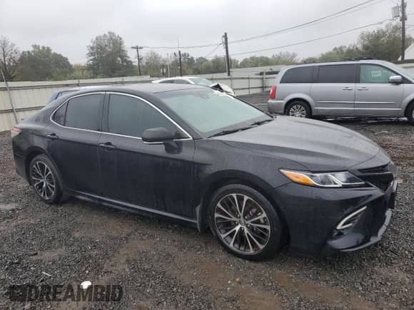 2018 Toyota Camry SE with VIN 4T1B11HK3JU157769, listed as a Copart auction lot 86331725 with 137,970 mi miles and Clean title. Bid and sale history available at DreamBid. Image 4.