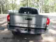 2019 Toyota Tacoma SR5 z VIN 3TMAZ5CN1KM113843, wystawiony jako IAAI lot #42716836 z przebiegiem 43 164 mil mil oraz . Historia ofert i sprzedaży dostępna na DreamBid. Obrazek 16.