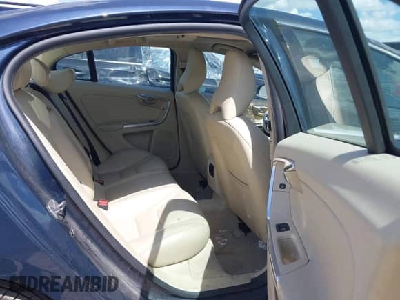 2015 Volvo S60 T5 Platinum с VIN YV1612TMXF2360756, выставлен на аукционе IAAI как лот 42812479 с пробегом 147 289 миль миль и . История ставок и продаж доступна на DreamBid. Изображение 8.