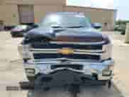 2013 Chevrolet Silverado 2500HD LTZ z VIN 1GC1KYE80DF166324, wystawiony jako Copart lot #56515545 z przebiegiem 584 289 mil mil oraz Szkoda całkowita • Salvage title. Historia ofert i sprzedaży dostępna na DreamBid. Obrazek 5.