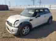 2012 MINI Hardtop с VIN WMWSU3C52CT260986, выставлен на аукционе Copart как лот 81976875 с пробегом 130 257 миль миль и Списание • Salvage title. История ставок и продаж доступна на DreamBid. Изображение 1.