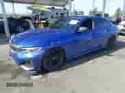 2020 BMW 3 Series M340i z VIN 3MW5U7J09L8B32215, wystawiony jako IAAI lot #43019266 z przebiegiem 25 919 mil mil oraz . Historia ofert i sprzedaży dostępna na DreamBid. Obrazek 2.