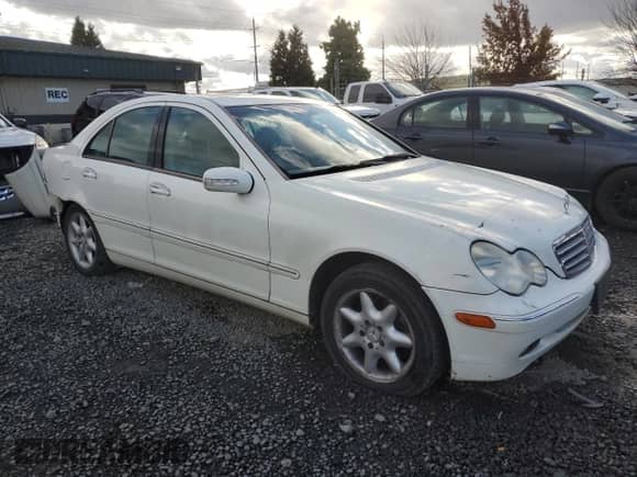 2004 Mercedes-Benz C 240 with VIN WDBRF81J04F526447, listed as a Copart auction lot 76088664 with 132,319 mi miles and Salvage title. Bid and sale history available at DreamBid. Image 4.