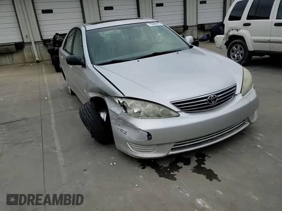 2005 Toyota Camry STD with VIN 4T1BE32K95U567703, listed as a Copart auction lot 70098995 with 141,812 mi miles and Salvage title. Bid and sale history available at DreamBid. Image 14.