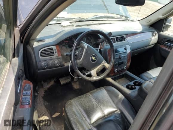 2011 Chevrolet Silverado 1500 LTZ z VIN 1GCRKTE37BZ293139, wystawiony jako Copart lot #55832065 z przebiegiem 131 585 mil mil oraz Szkoda całkowita • Salvage title. Historia ofert i sprzedaży dostępna na DreamBid. Obrazek 8.