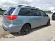 2009 Toyota Sienna LE z VIN 5TDZK23C49S244084, wystawiony jako Copart lot #58256225 z przebiegiem 303 261 mil mil oraz Szkoda całkowita • Salvage title. Historia ofert i sprzedaży dostępna na DreamBid. Obrazek 3.