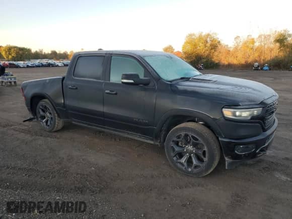 2020 Ram 1500 Limited z VIN 1C6SRFHTXLN409573, wystawiony jako Copart lot #90011935 z przebiegiem 57 362 mil mil oraz Szkoda całkowita • Salvage title. Historia ofert i sprzedaży dostępna na DreamBid. Obrazek 4.