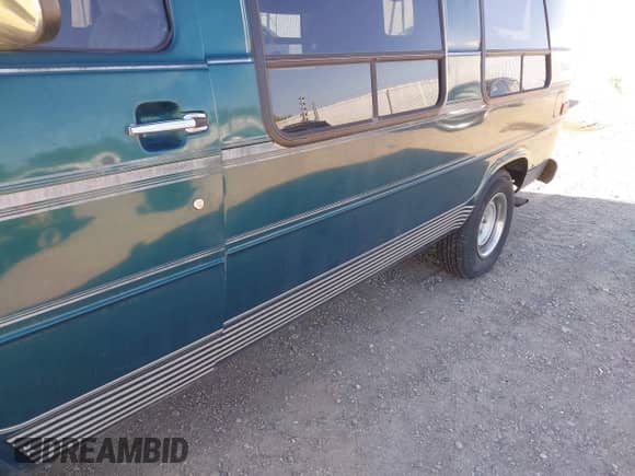 1995 Chevrolet Chevy Van with VIN 1GBEG25K4SF160636, listed as a IAAI auction lot 42537984 with 152,069 mi miles and . Bid and sale history available at DreamBid. Image 6.