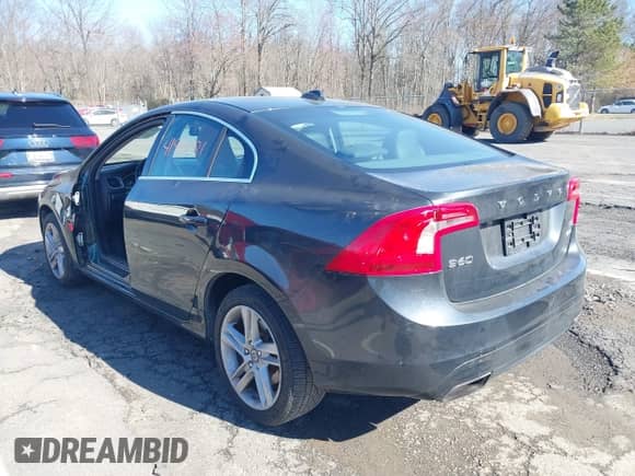 2015 Volvo S60 T5 Premier с VIN YV1612TB3F2315107, выставлен на аукционе IAAI как лот 41911081 с пробегом 121 149 миль миль и . История ставок и продаж доступна на DreamBid. Изображение 3.