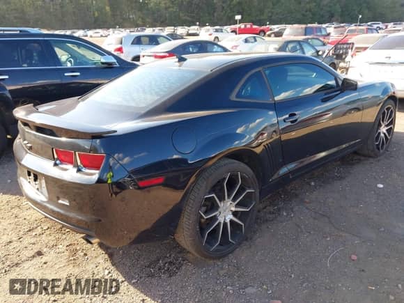 2011 Chevrolet Camaro 1LT z VIN 2G1FB1EDXB9113008, wystawiony jako IAAI lot #43345331 z przebiegiem 165 939 mil mil oraz . Historia ofert i sprzedaży dostępna na DreamBid. Obrazek 4.