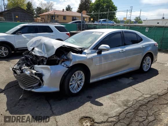 2020 Toyota Camry Hybrid XLE z VIN 4T1F31AK6LU533051, wystawiony jako Copart lot #69587675 z przebiegiem 65 806 mil mil oraz Szkoda całkowita • Salvage title. Historia ofert i sprzedaży dostępna na DreamBid. Obrazek 1.