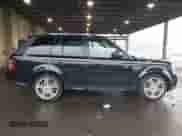 2013 Land Rover Range Rover Sport HSE Lux z VIN SALSK2D45DA770330, wystawiony jako IAAI lot #42507147 z przebiegiem 137 007 mil mil oraz . Historia ofert i sprzedaży dostępna na DreamBid. Obrazek 13.