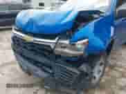 2021 Chevrolet Colorado 2WD Work Truck z VIN 1GCGSBEA8M1122675, wystawiony jako IAAI lot #42329602 z przebiegiem 80 633 mil mil oraz . Historia ofert i sprzedaży dostępna na DreamBid. Obrazek 6.